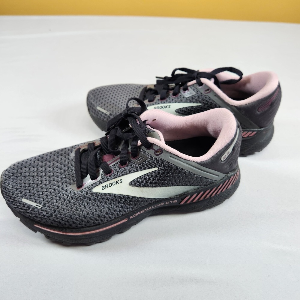 Brooks Adrenaline GTS 22 Womens Shoes Size 7B Black Running Athletic Sneakers